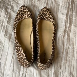 Heartache print pointy toe flats